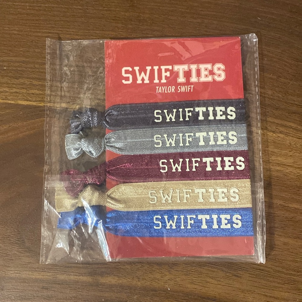 Taylor Swift “SwifTIES”